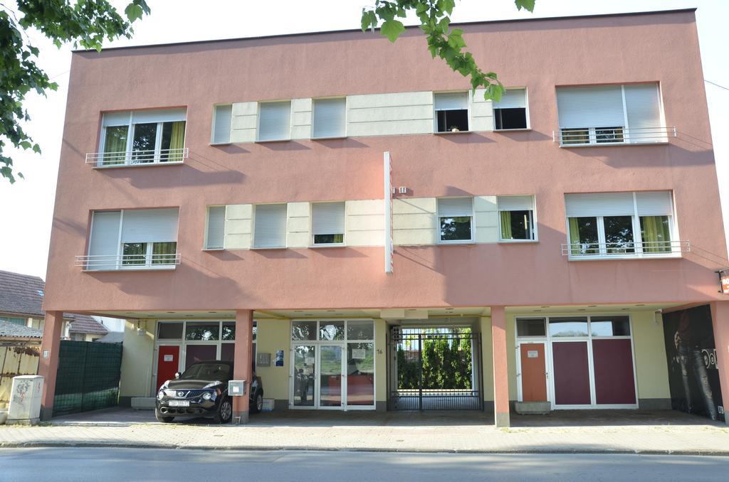 Guesthouse Sava سلافونسكي برود المظهر الخارجي الصورة
