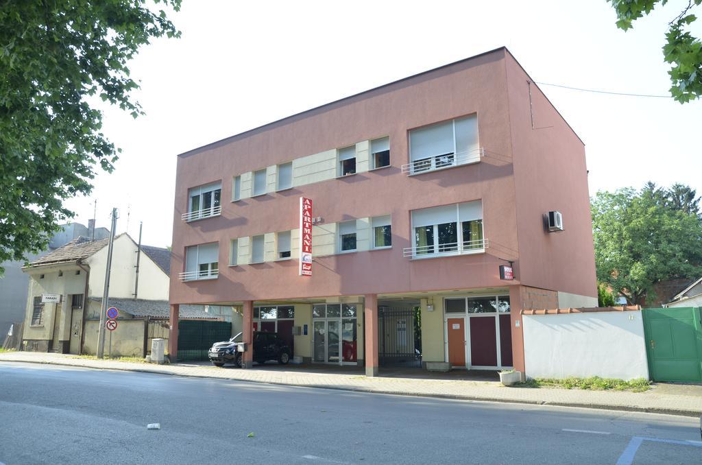 Guesthouse Sava سلافونسكي برود المظهر الخارجي الصورة